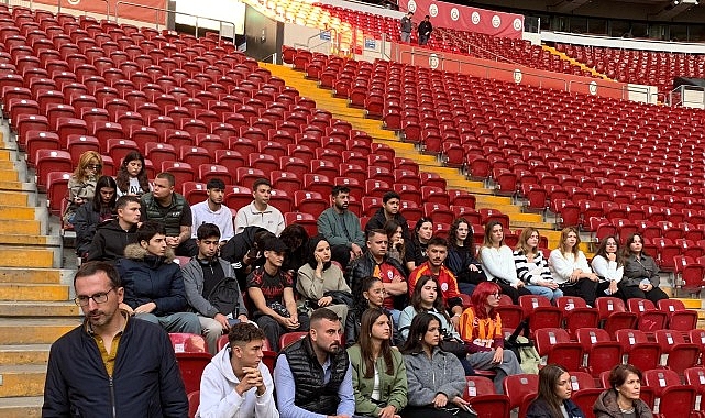 EÜ Bayındır MYO öğrencileri Rams Park Stadı’nın zeminini inceledi görseli