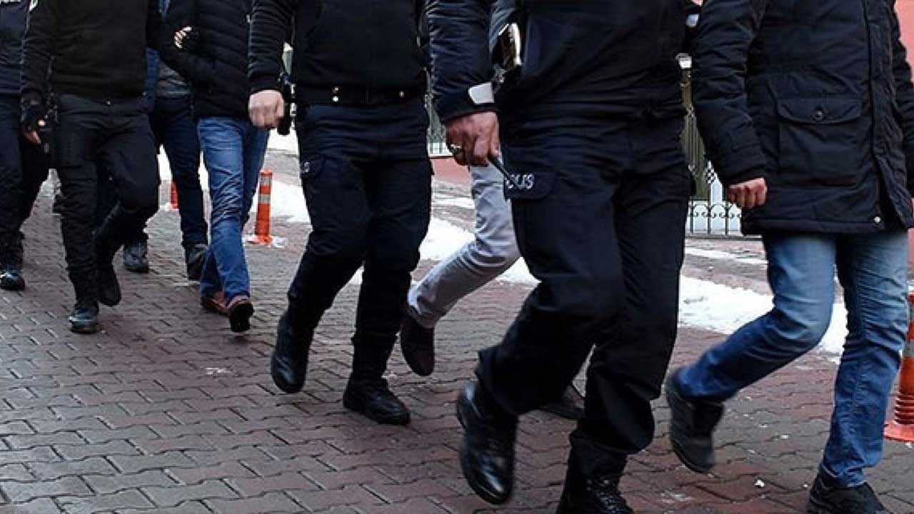 İzmir’de suç örgütü propagandası yapan 30 şüpheli gözaltına alındı görseli