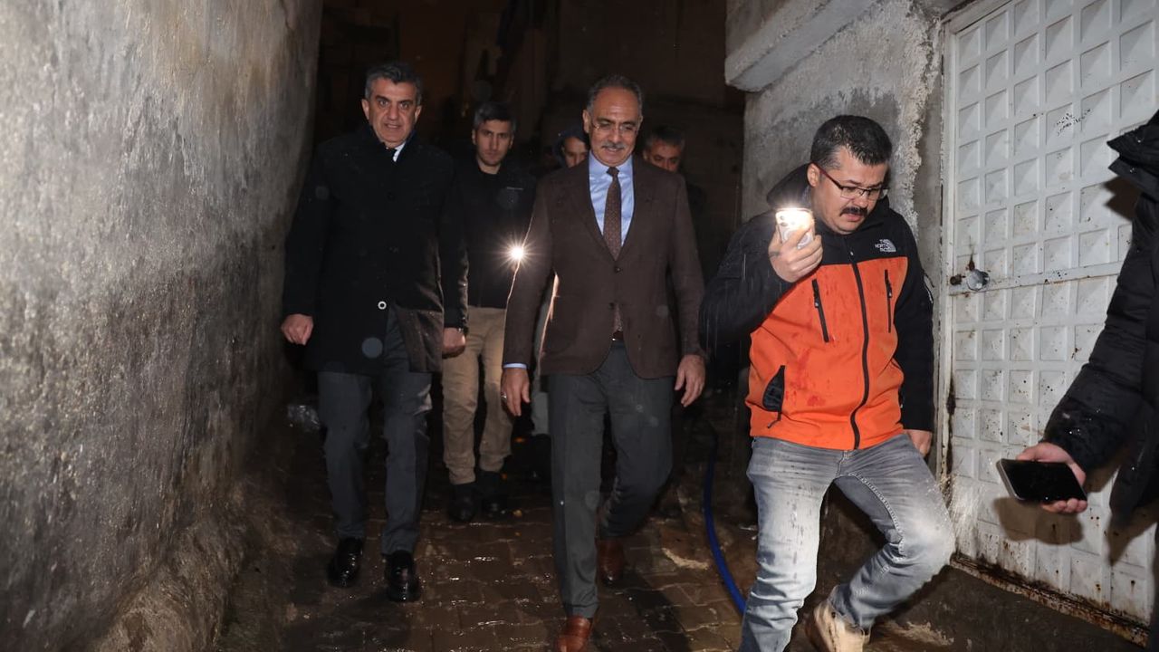 Başkan Kuş ve Günbeği yetim ailelerini ziyaret etti görseli