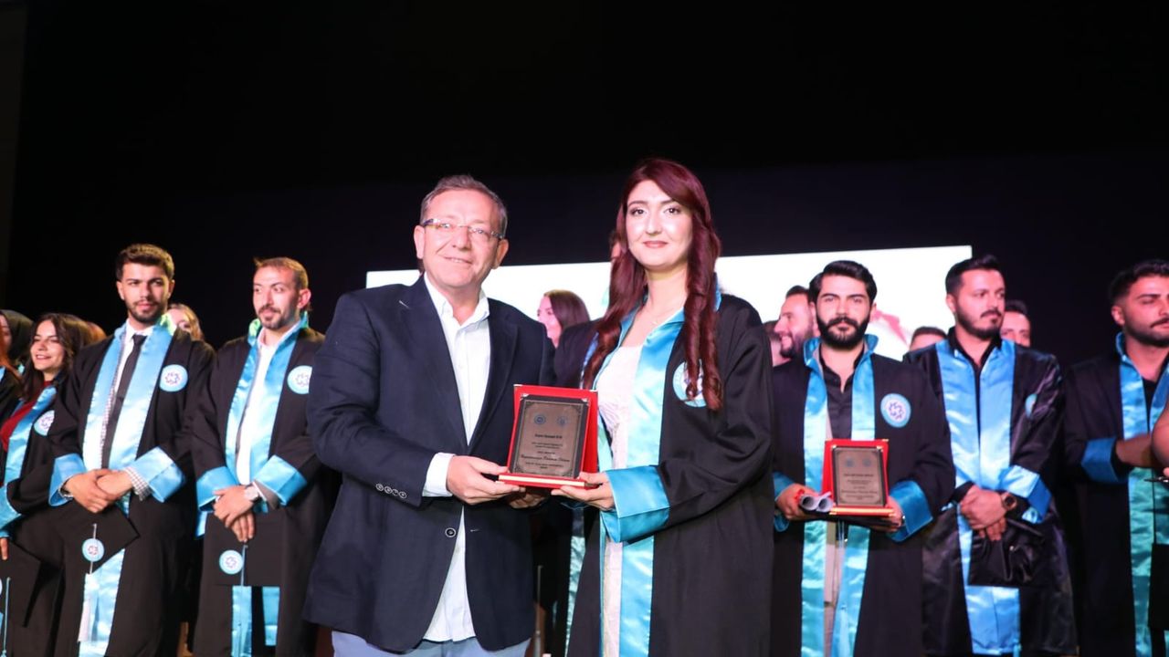 Kars Valisi Ziya Polat, Kafkas Üniversitesi Devlet Konservatuvarı Mezuniyet Törenine Katıldı görseli