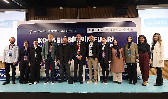Bilişim Fuarı'nda geleceğin teknolojileri konuşuldu görseli