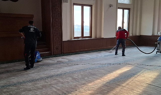 Büyükşehir'den Şekerpınar'daki camiye detaylı temizlik görseli