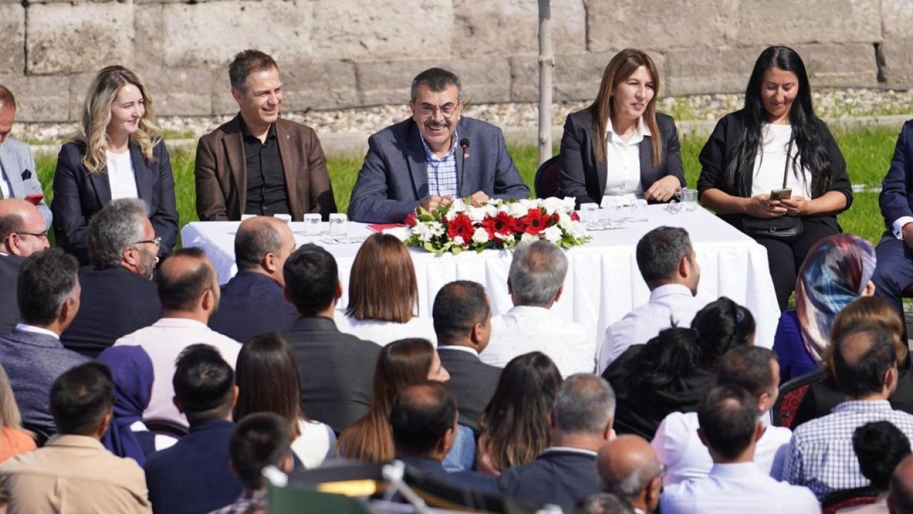 Öğretmenler Eğitime İstediği İl'de Katılabilecek görseli