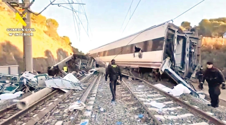 İspanya'da Hızlı Tren Faciası: 40 Ölü, 122 Yaralı görseli