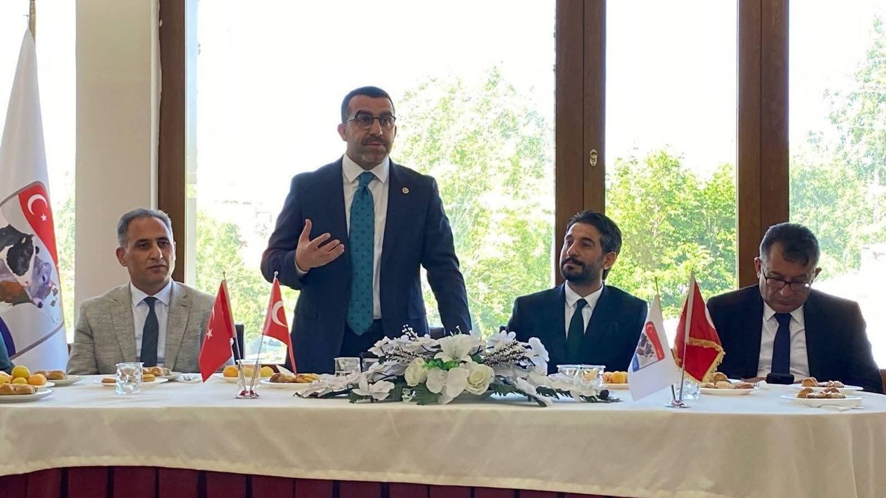 Kars'ta büyükbaş hayvan kimliklendirme çalışmaları değerlendirildi görseli