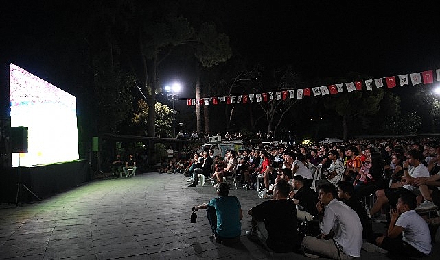 12 Dev Adam’ın final heyecanı Bornova’da dev ekranda yaşanacak görseli