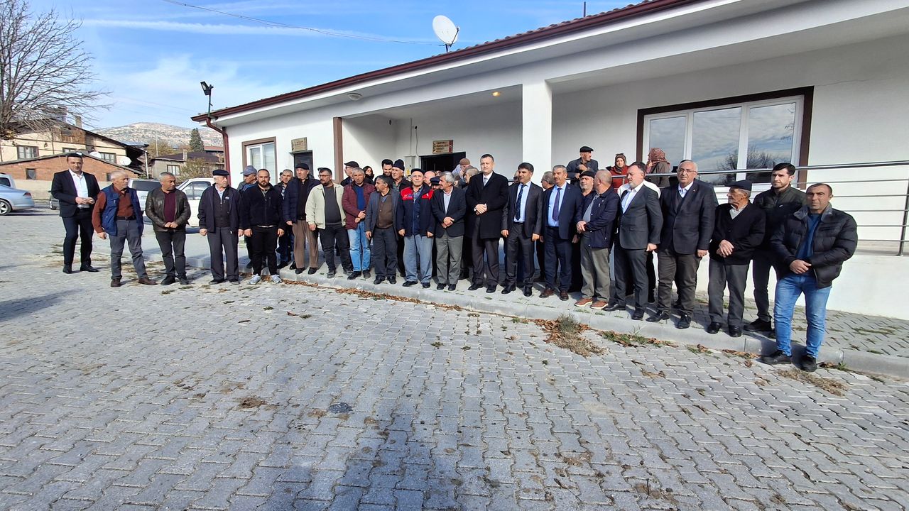 AK Parti İlçe başkanı Halil Etili, Çantırlı halkını dinledi görseli