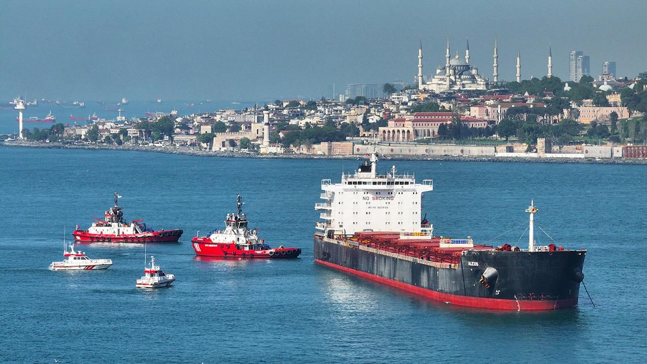 İstanbul Boğazı’nda kaybolan Rus yüzücü için arama çalışmaları sürüyor görseli