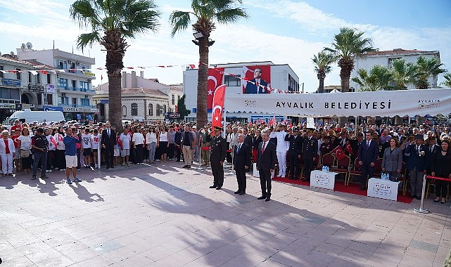 Ayvalık’ın düşman işgalinden kurtuluşunun 103. yılı, Cumhuriyet Meydanı’nda düzenlenen etkinliklerle coşkuyla kutlandı. görseli