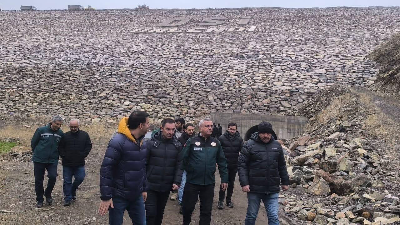 DSİ 24. Bölge Müdürü Serdar Kotan, Iğdır Ünlendi Barajı ve Tuzluca Barajı inşaatında incelemelerde bulundu görseli