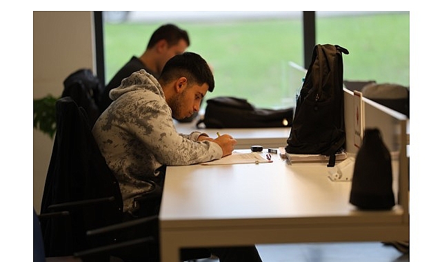 Kartepe Kent Kütüphanesi Yarıyıl Tatilinde Gençlerin Akınına Uğradı görseli