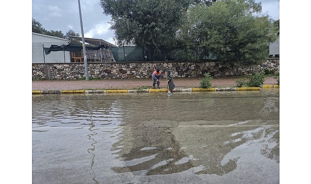 Mazgalların temizliği tüm hızıyla sürüyor görseli