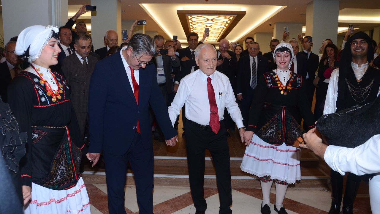 Haberal, organ naklinde dünyanın birincisi; horonda Karadeniz’in öncüsü görseli