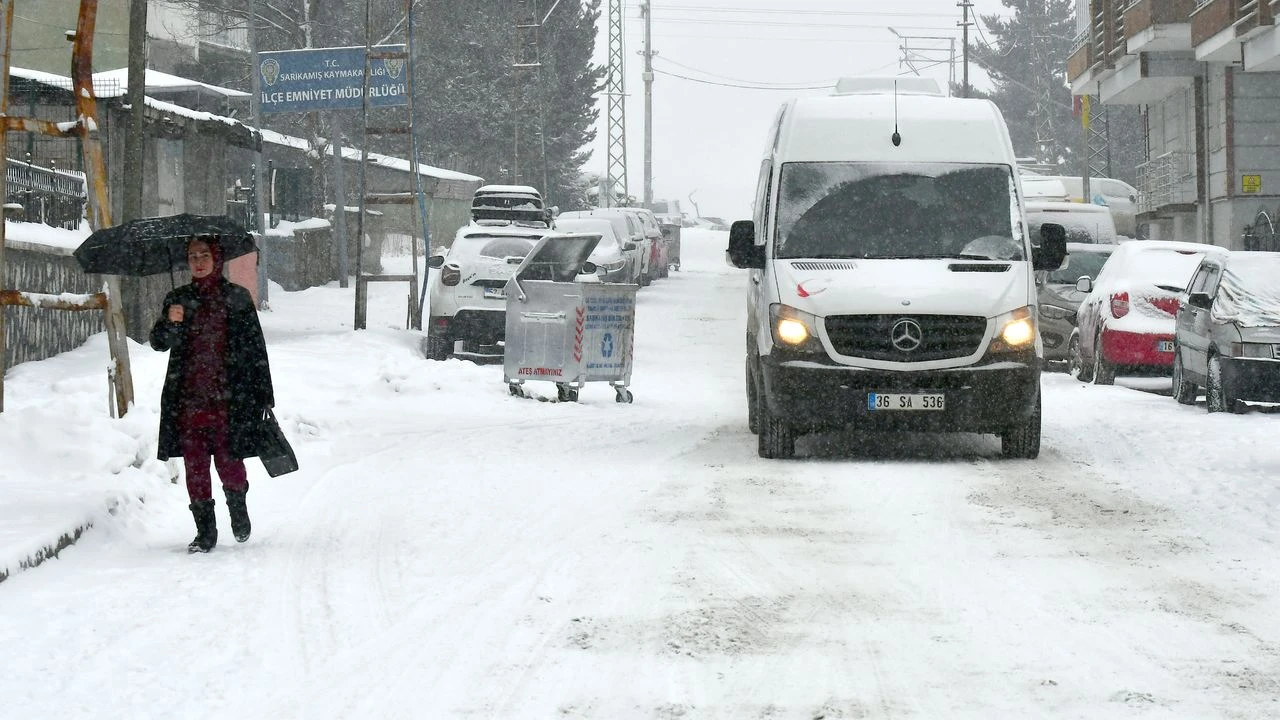 Kars Kar Yağışı? Okullar Tatil Mi? görseli