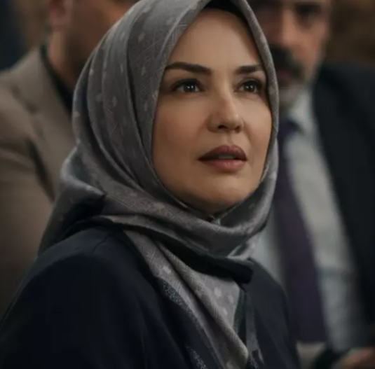 Seren Serengil'den Deniz Uğur'a Tesettür Övgüsü: "O Kadar mı Yakışır?" görseli