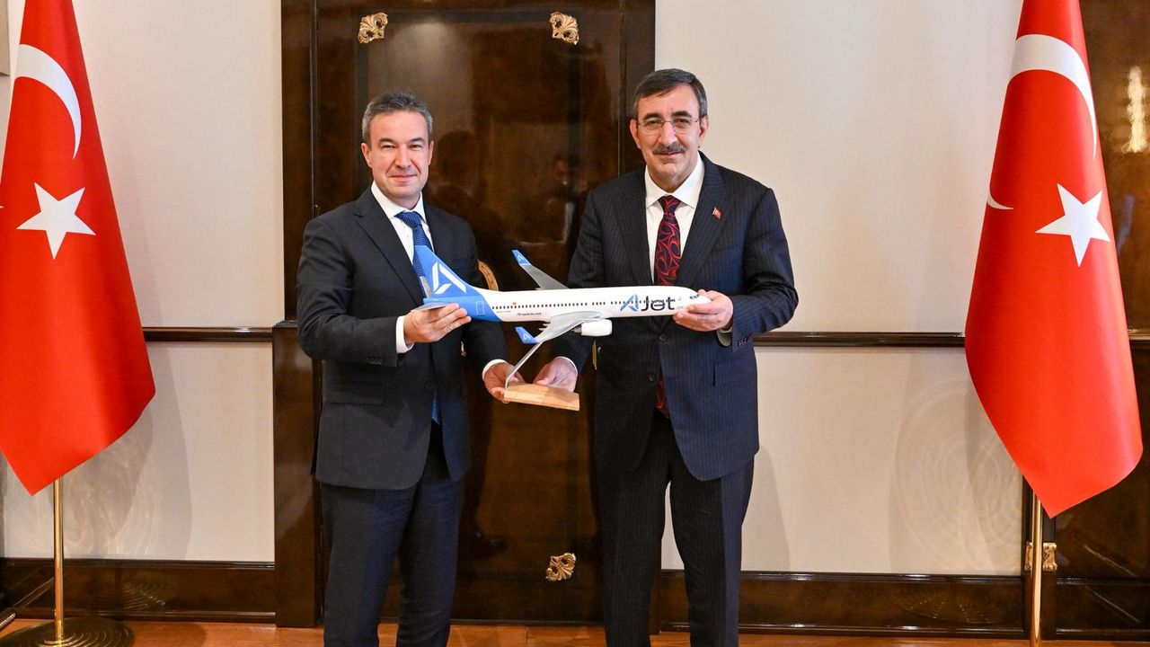 Cumhurbaşkanı Yardımcısı Cevdet Yılmaz, AJet Genel Müdürü Kerem Sarp’ı kabul etti görseli