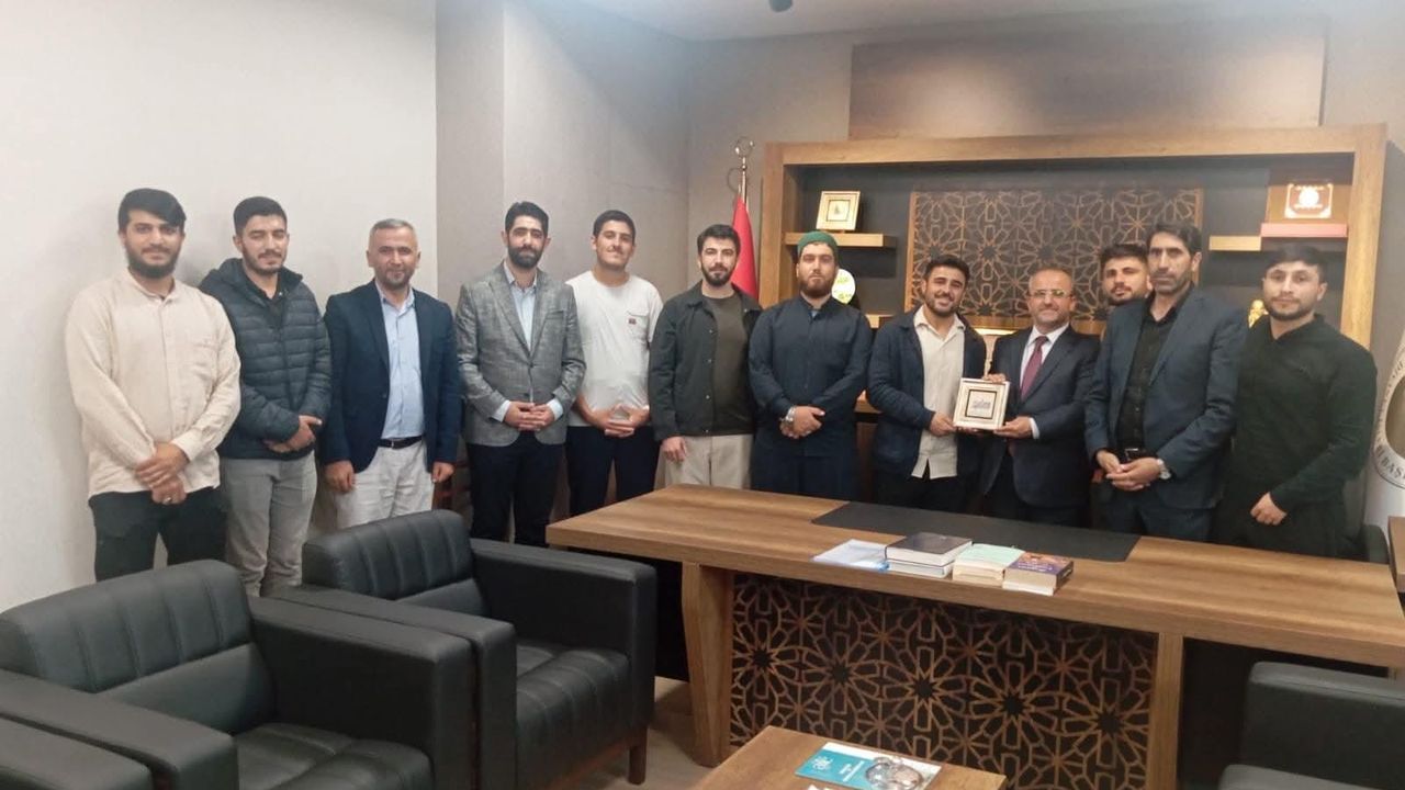 Üniversiteli ve imam hatipli gençlerden İl Müftülüğüne anlamlı ziyaret görseli
