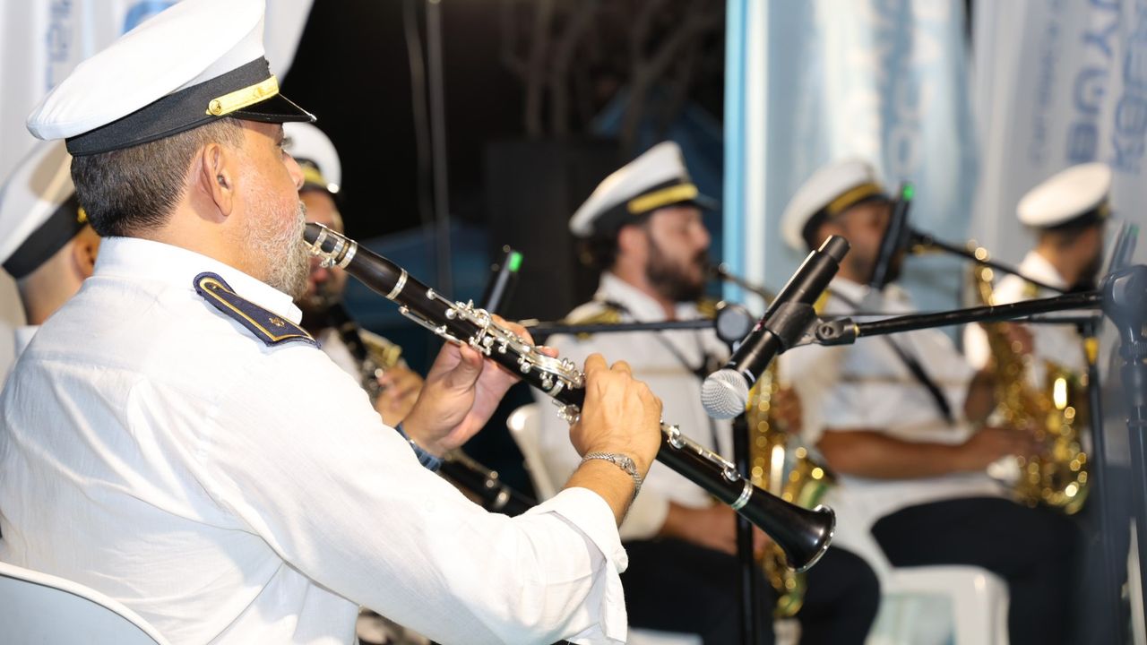 Başiskele sahilinde müzikli ve renkli bir akşam yaşandı görseli