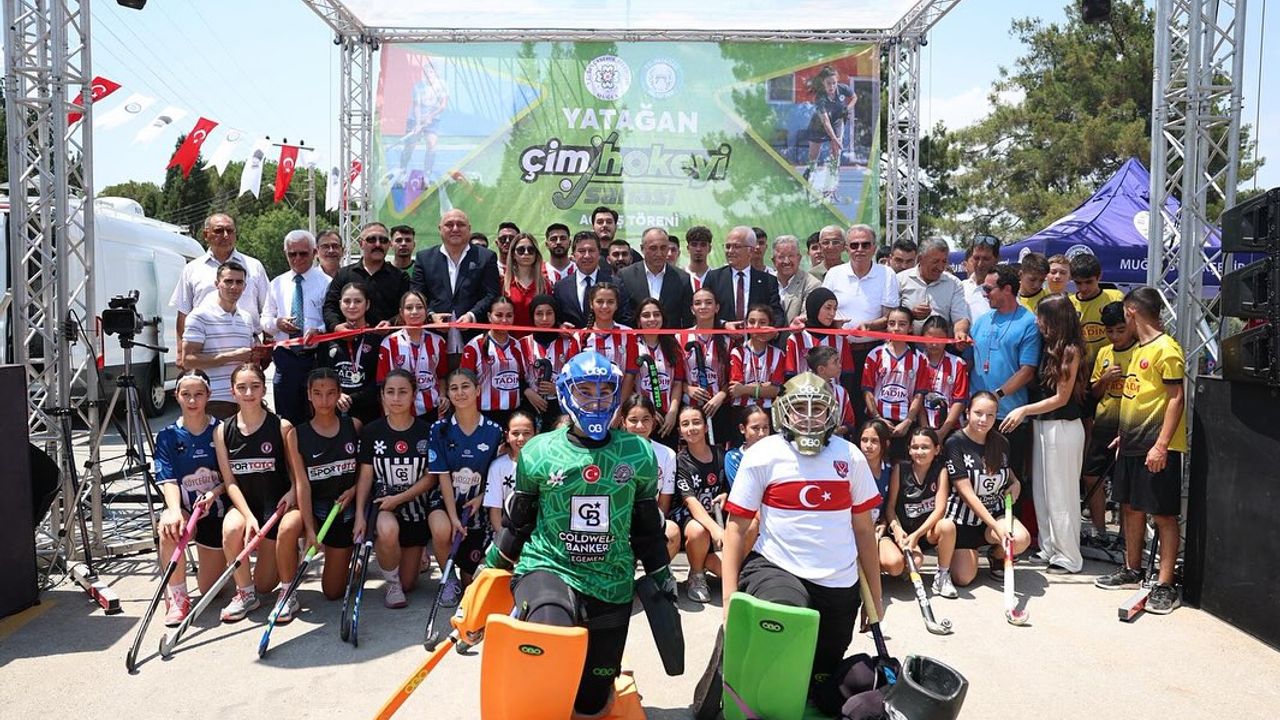 Yatağan’a çim hokeyi sahası açıldı görseli