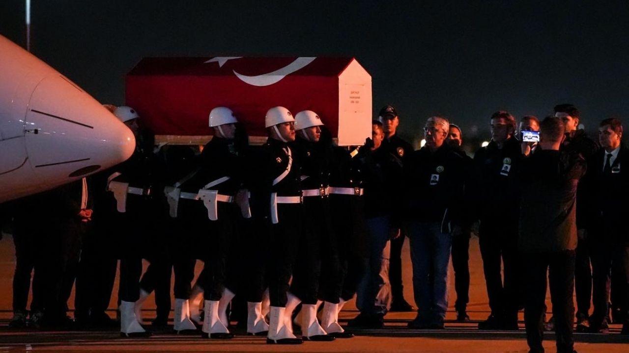 Şehit pilot Hasan Bahar’ın naaşı İstanbul’a getirildi görseli