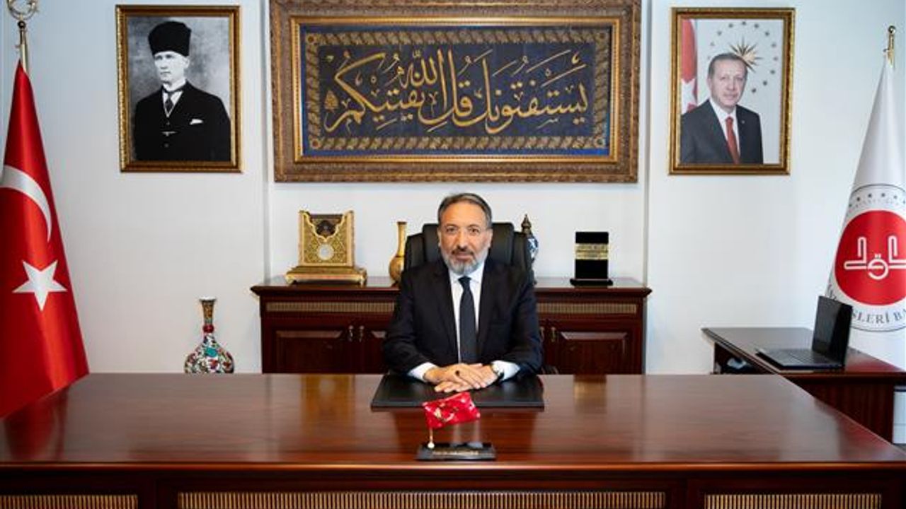 Rektör Turabi, hemşehrisi Prof. Dr. Safi Arpaguş’a tebrik etti görseli