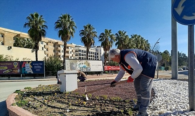 Kemer’de yeşil alanlarda bakım çalışması görseli