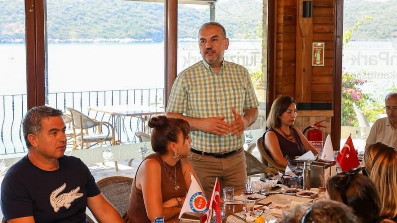 Antalya Kaş’ta Mali müşavirlerle istişare toplantısı düzenlendi görseli