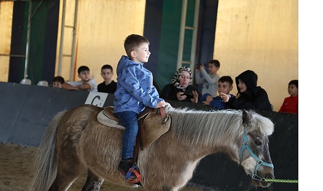 Kartepe Belediyesi Atlı Binicilik Kulübü’ne Yoğun İlgi görseli