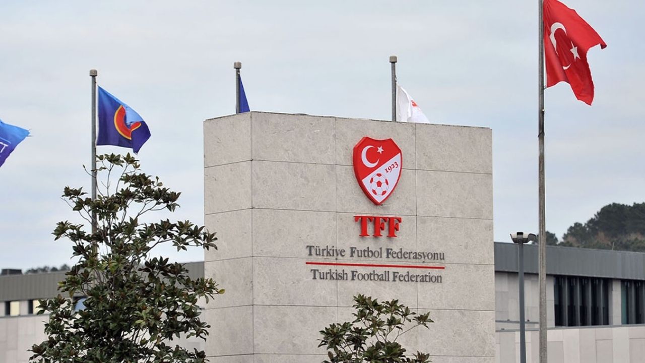 Hakem ve kulüp yöneticilerine bahis operasyonu: 19 kişi adliyeye sevk edildi görseli