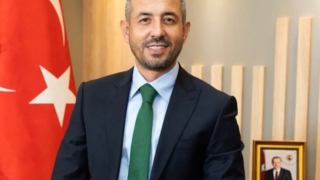 Söker: "3 Kasım 2002, Türkiye’nin demokrasi yolculuğunda siyasi bir milattır" görseli