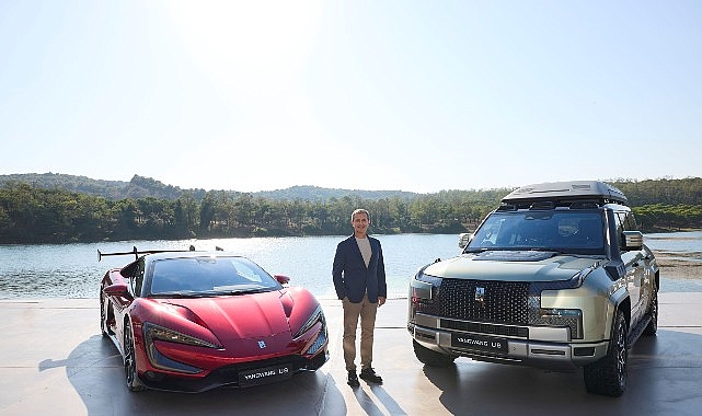 BYD Türkiye, Yüzen, Kendi Etrafında Dönen ve Zıplayabilen Araçlarıyla Türkiye’de Teknoloji Şovu Yaptı görseli