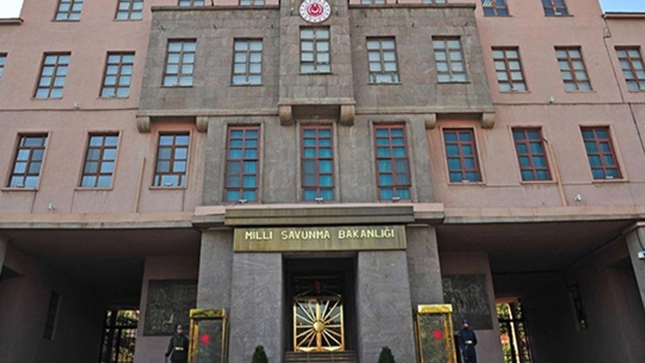 Karadeniz’de kontrolden çıkan İHA düşürüldü görseli