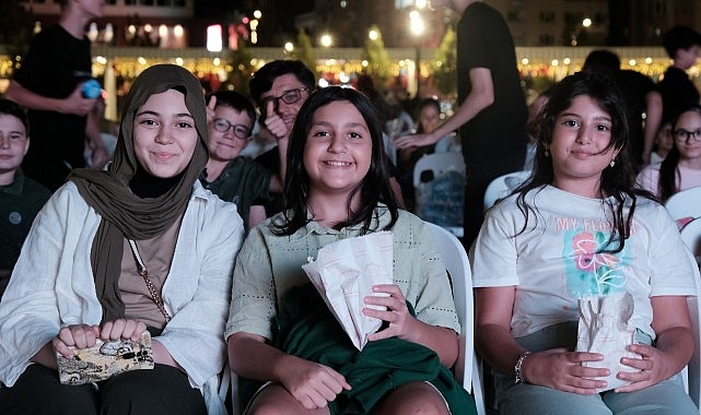 Milli İrade Meydanı, sinemaseverlerin adresi oldu görseli
