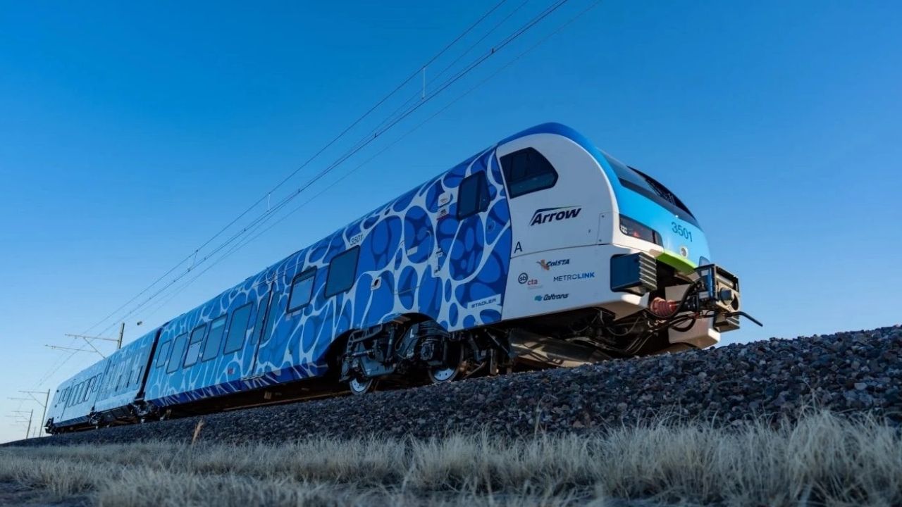 Hidrojen yakıtlı tren için tarihi iş birliği görseli