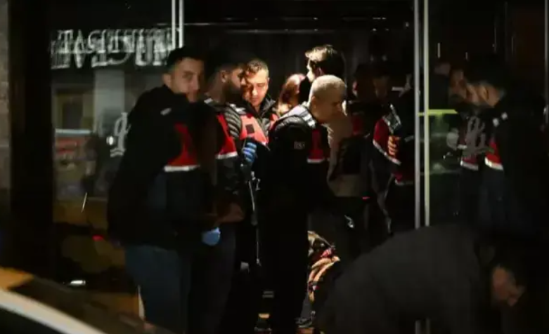 Bebek'te Dev Narkotik Baskını: ClubHouse'a 100 Polis ve K-9’larla Operasyon! görseli