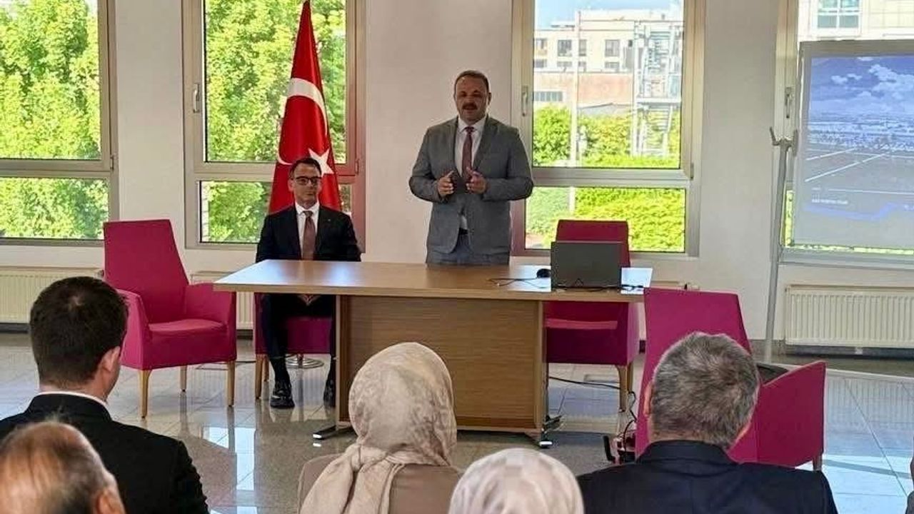Aksaray Üniversitesi Rektörü Prof. Dr. Alpay Arıbaş’tan Almanya’da eğitime katkı ziyareti görseli