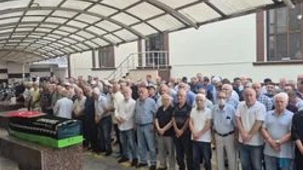 Düzce’de vefat eden Öğretmen Madencioğlu defnedildi görseli