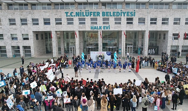 Nilüferli çocuklardan “gelecek” için anlamlı yürüyüş görseli