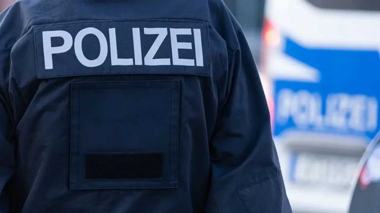 Almanya’da tatbikat karışıklığı: Polis ve asker birbirine ateş açtı görseli