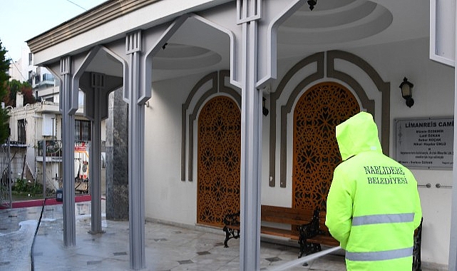 Narlıdere Belediyesi’nden Camilerde Temizlik Çalışması görseli