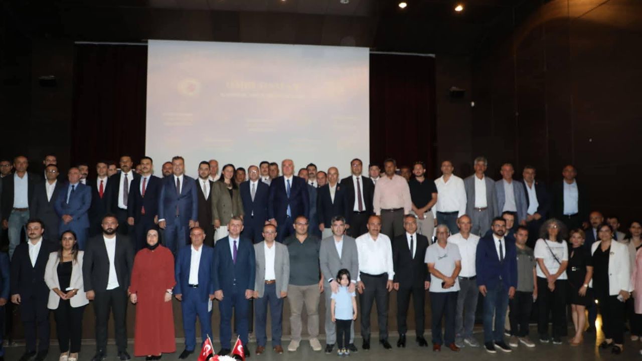 Kamu Başdenetçisi Mehmet Akarca, Kars'ta 'Ombudsman Halkla Buluşuyor' programında vatandaşlarla buluştu görseli