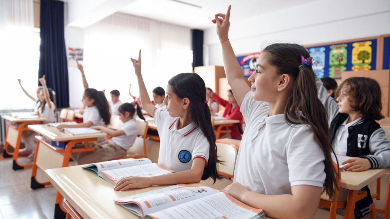 Okula başlayan minikler için uyum haftası pazartesi başlıyor görseli