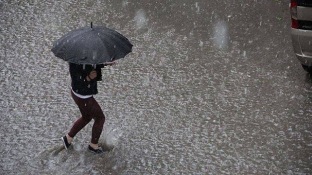 Meteoroloji’den uyarı: Hafta sonu soğuk ve yağışlı geçiyor görseli