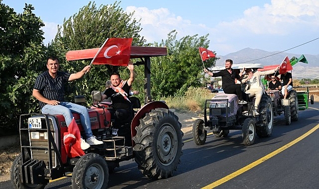 Başkan Dutlulu Ilgın Mahallesi’nde Traktör Konvoyu ile Karşılandı görseli