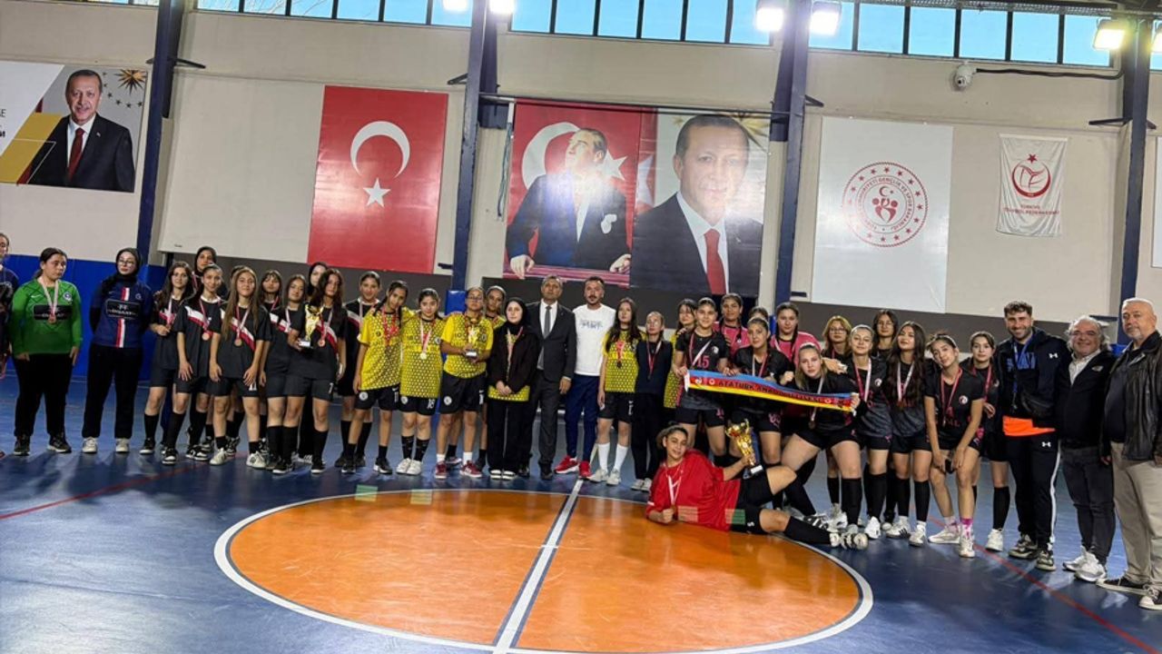 Serik’te Gençler Futsal ilçe birinciliği sona erdi görseli