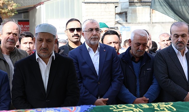 Yangında hayatını kaybedenler son yolculuğa uğurlandı görseli