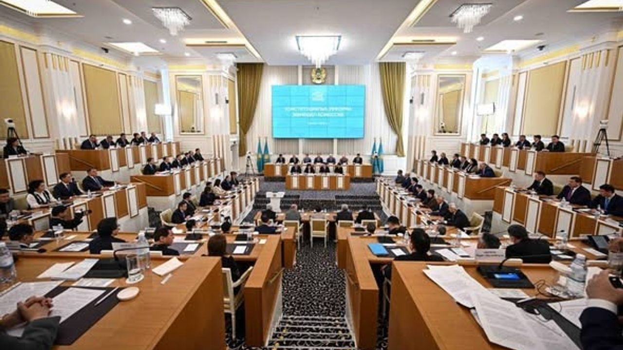 Yeni Anayasa taslağına değerlendirme: Hak ve özgürlükler ön planda görseli