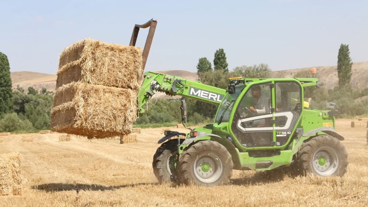 Aksaraylı üreticiler güneşin altında durmaksızın çalışıyor görseli
