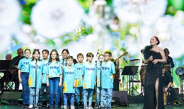 Harbiye’de unutulmaz gece: Candan Erçetin ve TEGV’li çocuklar aynı sahnedeydi görseli