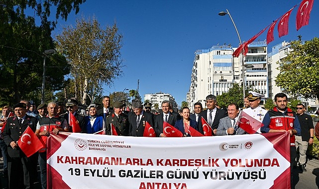 Başkan Vekili Özdemir Gaziler Günü’nü kutladı görseli